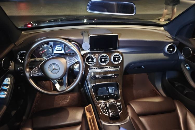 Used Mercedes-Benz GLC 2019 GLC 260 L 4MATIC Luxury Model Center Console