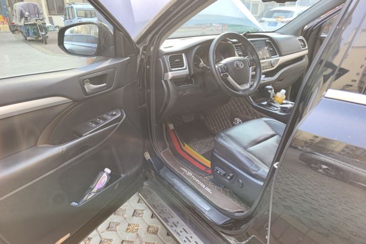 Used Toyota Highlander 2017 2.0T Two-Wheel Drive Luxury Edition 7 Seats