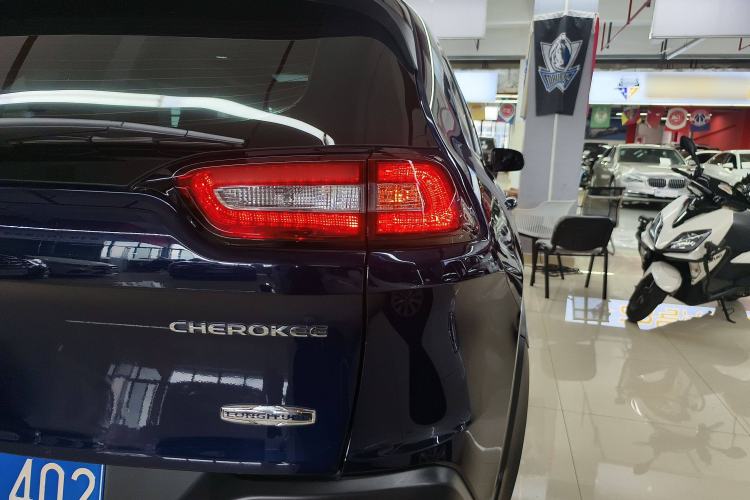 Used Jeep Cherokee 2016 2.0L Superior Edition