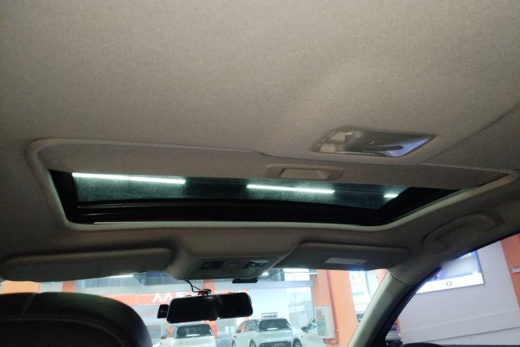 Used Nissan Tiida 2014 1.6L CVT Smart Model Headliner