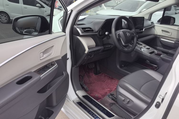 Used Toyota SIENNA 2023 2.5L Hybrid Comfort Edition Driver Seat