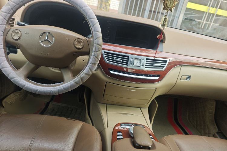 Used Mercedes-Benz S-Class 2008 S 300 L Business Model Center Console