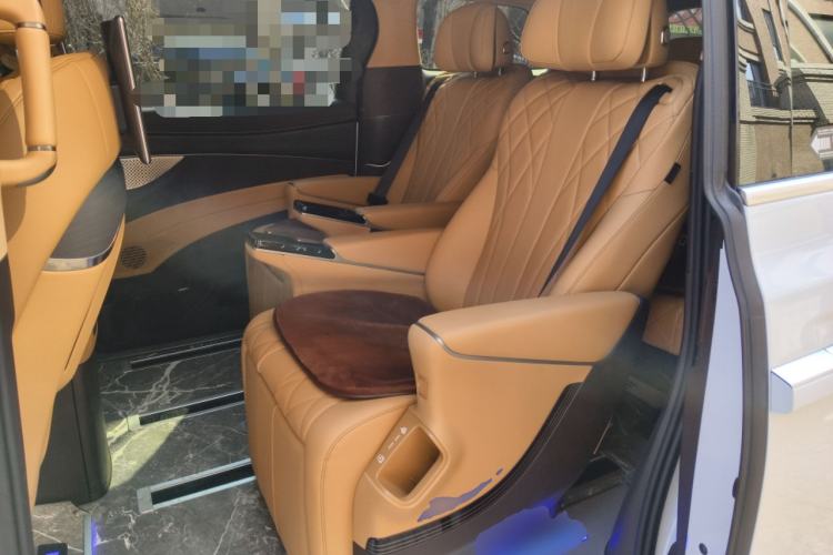 Used Denza D9 2025 DM-i Intelligent Drive 1020 Four-Wheel Drive Flagship Model
