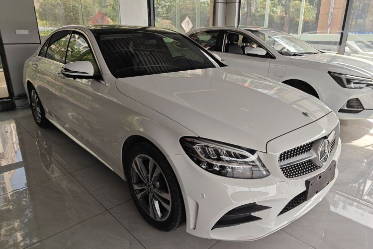 Used Mercedes-Benz C-Class 2021 C 200 L Fashion Edition Sport Version Front Right 45 Deg