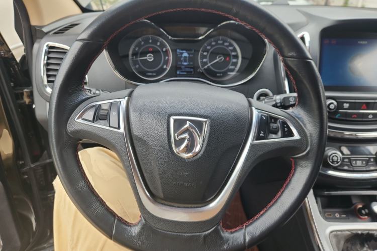 Used Baojun 560 2015 1.8L manual luxury version
