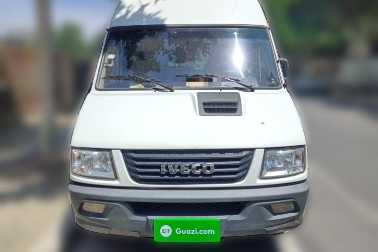 Used Iveco Daily 2017 2.5T A35 Low-Roof 5-7 Seater Passenger Van 47Z5