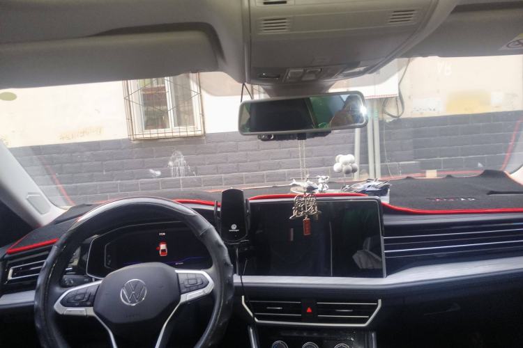 Used Volkswagen Sagitar 2024 300TSI DSG Excellence Edition Center Console