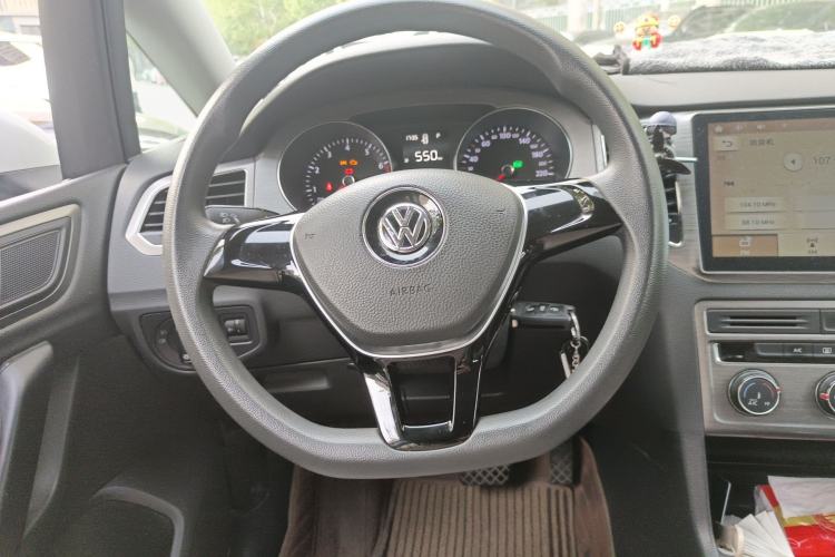 Used Volkswagen Golf Sportsvan 2016 1.6L Automatic Comfort Model Steering Wheel