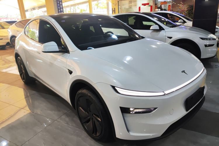 Used Tesla Model Y 2026 Long-Range All-Wheel-Drive Model Exterior 1