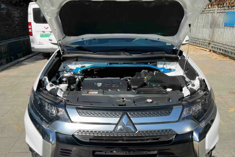 Used Mitsubishi Outlander 2020 2.4L 4x4 Zhi Xiang Edition 5 Seats Interior 10