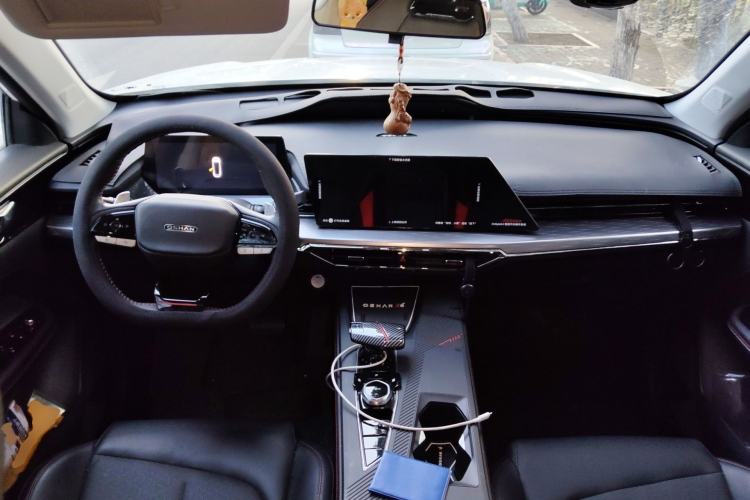 Used CHANGAN OSHAN Z6 2022 Blue Whale 1.5T DCT Smart Navigation Model Center Console