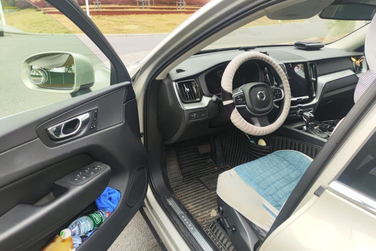 Used Volvo XC60 2019 T5 4x4 Smart Edition China V Standard Interior 3