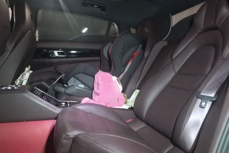 Used Porsche Panamera 2017 Panamera 4 E-Hybrid Executive Long Wheelbase 2.9T Left Rear Seat