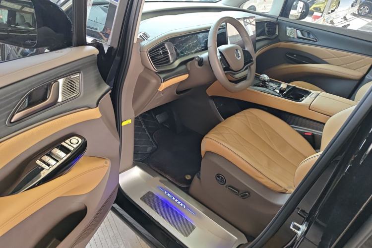 Used Denza D9 2022 DM-i 970 Four-Wheel Drive Prestige Model
