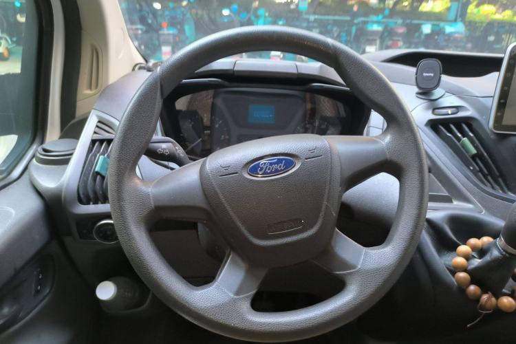 Used Ford Transit 2017 2.0T Diesel Multi-Purpose Commercial Vehicle Mid-Drive Mid-Roof China IV Standard