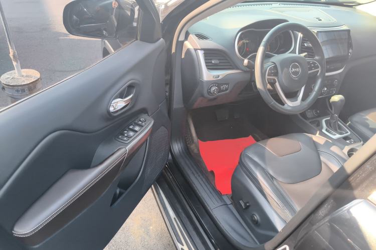 Used Jeep Cherokee 2016 2.4L Leading Edition
