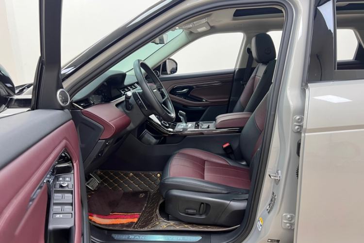 Used Land Rover Range Evoque 2021 Range Rover Velar L 249PS R-Dynamic First Edition Interior 2