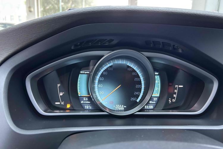 Used Volvo V40 2013 2.0T Zhiya Edition

