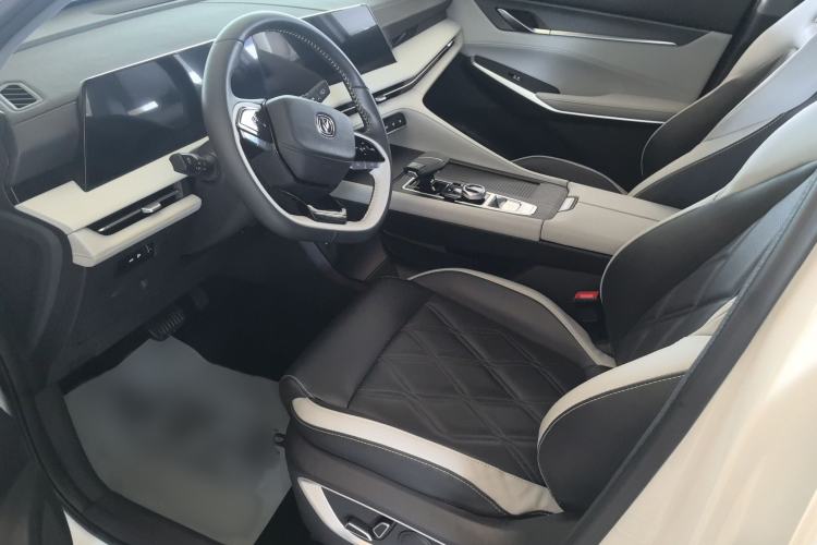 Used Changan CS75 PLUS 2023 3rd Generation 1.5T Automatic Prestige Model
