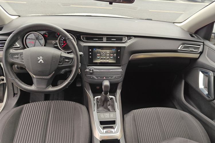 Used Peugeot 408 2014 1.8L Automatic Luxury Edition Center Console