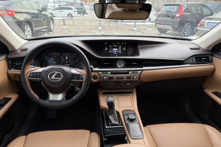 Used Lexus ES 2017 300h Mark Levinson Comfort Edition