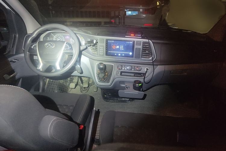 Used SAIC MAXUS Xintu V80 2025 Value Edition Aoyuntong 2.0T Manual Short Wheelbase Ultra-Low Roofline 127 Ps 5/6 Seats
