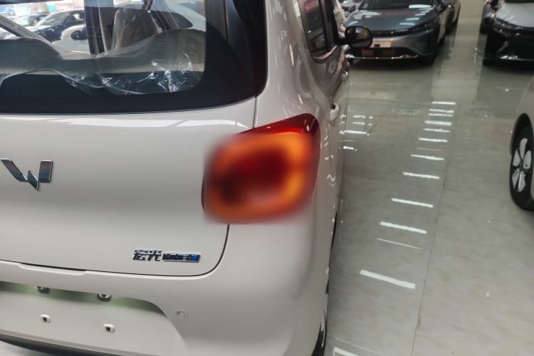 Used Wuling Hongguang MINIEV 2025 Four-Door Version Advanced Edition Right Rear Taillight