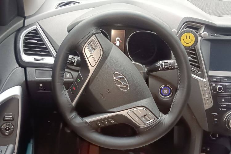 Used Hyundai Santa Fe 2017 2.0T Automatic Two-Wheel Drive Smart Version 7 Seats Steering Wheel