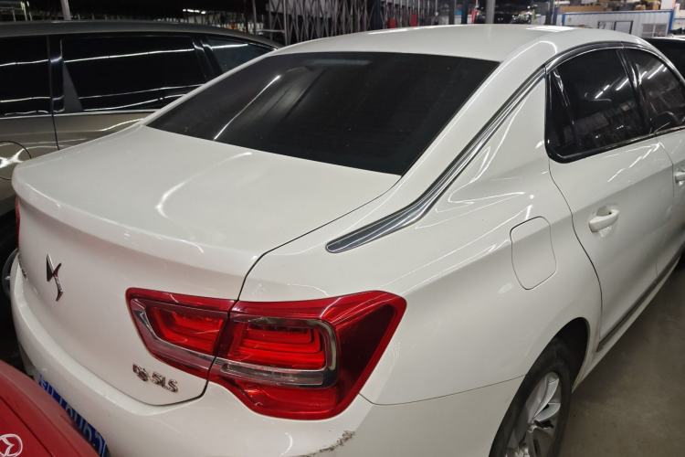 Used DS 5LS 2014 1.8L automatic Comfort version VTi140