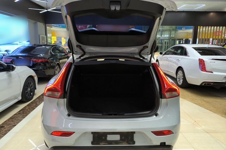 Used Volvo V40 2014 2.0T Zhiya Edition
