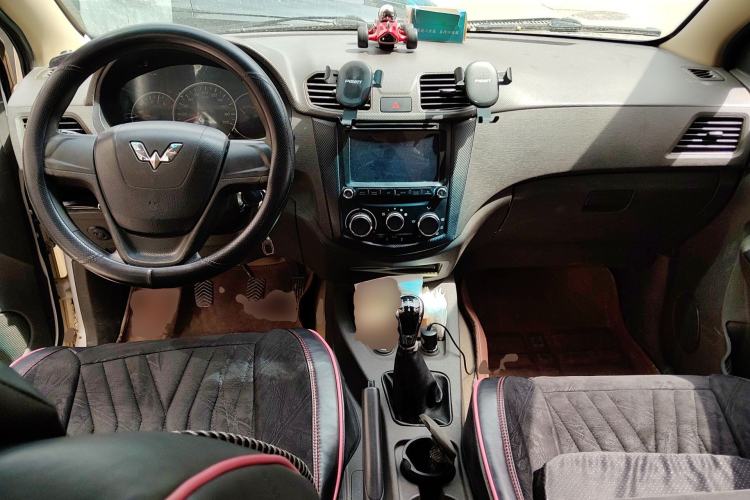 Used Wuling Hongguang 2016 1.5L Restyled S Comfort Version Center Console