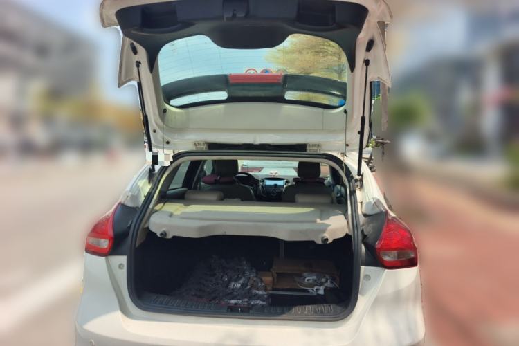 Used Ford Focus 2015 Hatchback 1.6L Automatic Fashion Edition Trunk