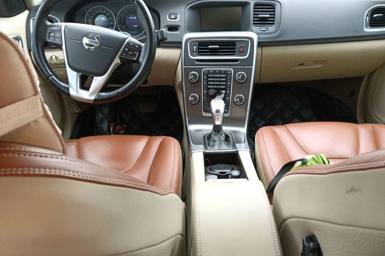 Used Volvo S60 2013 T5 Zhiya Edition Center Console