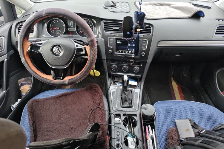 Used Volkswagen Golf 2017 1.6L Automatic Comfort Million-Vehicle Anniversary Edition
