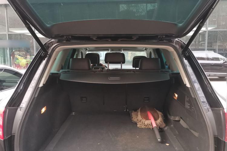 Used Volkswagen Touareg 2011 3.0 TSI Standard Version Trunk