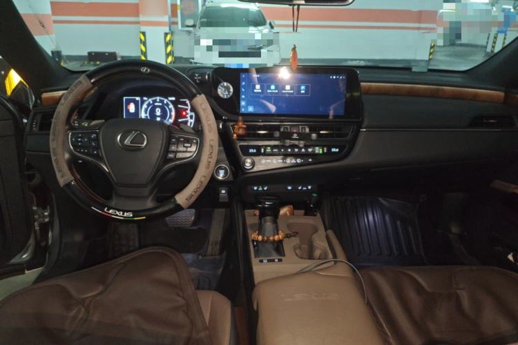 Used Lexus ES 2022 200 Luxury Edition Interior 2