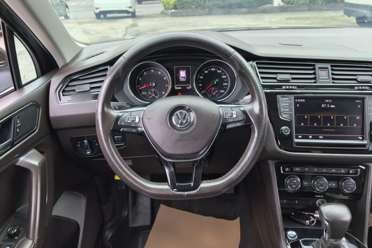 Used Volkswagen Tiguan L 2017 330TSI Automatic Two-Wheel Drive Luxury Edition Steering Wheel