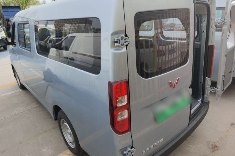Used Wuling Yangguang 2024 300KM Comfort Version Passenger Van 75kW Exterior 2