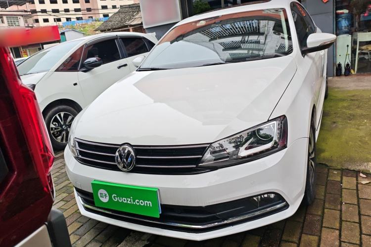 Used Volkswagen Sagitar 2015 230TSI Automatic Luxury Model Front