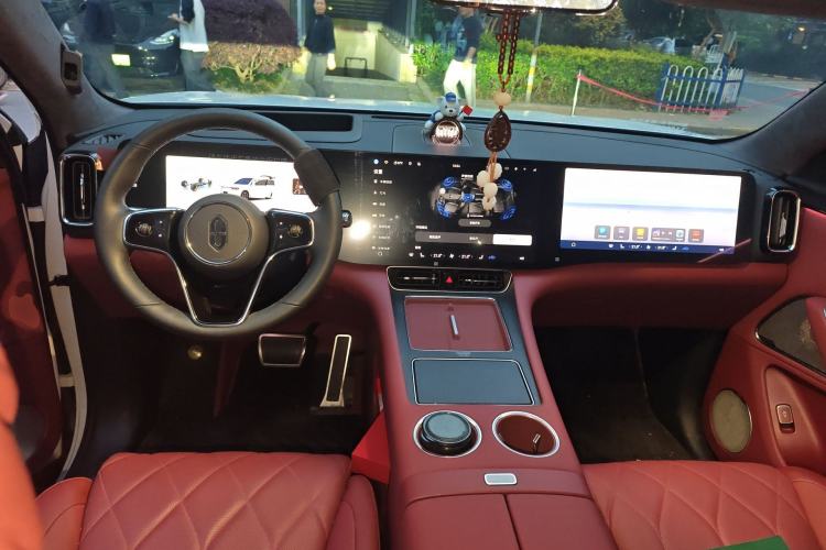 Used Hima AITO M8 2025 Extended-Range Max+ Version 53.4 kWh 6-Seater Edition Center Console