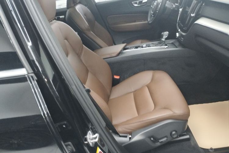 Used Volvo XC60 2021 T5 4x4 Smart Luxury Edition Right Front Seat