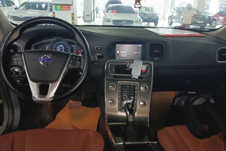 Used Volvo V60 2015 T5 Zhiya Edition

