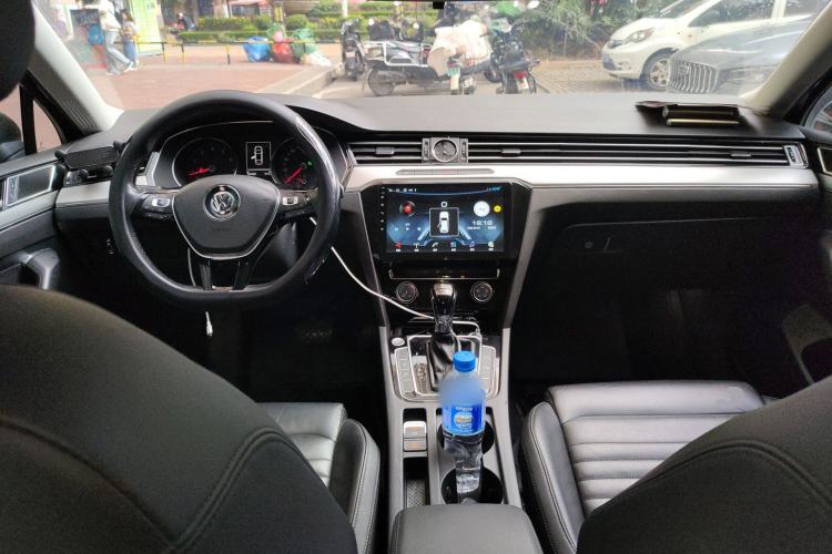 Used Volkswagen Magotan 2017 330TSI DSG Leading Model Center Console