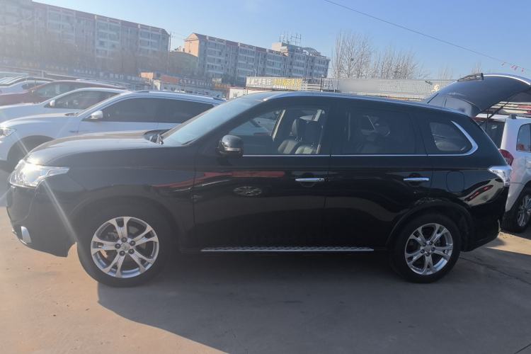 Used Mitsubishi Outlander (Import) 2014 2.4L 4x4 Deluxe Value Edition 5 Seats