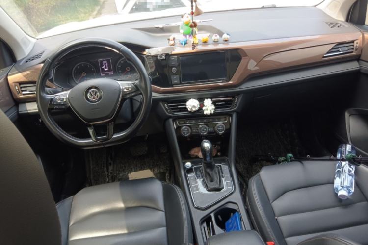 Used Volkswagen Tharu 2019 280TSI Two-Wheel Drive Luxury Version China VI Standard Center Console