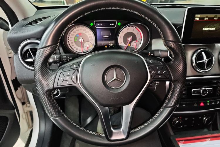 Used Mercedes-Benz GLA 2015 GLA 220 4MATIC Fashion Model