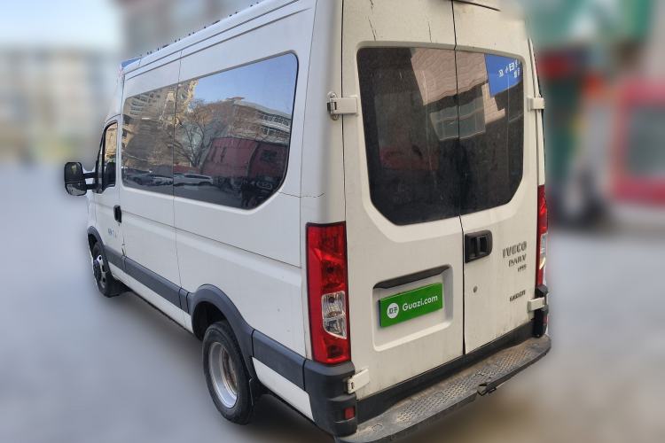 Used Iveco Eurocargo 2018 2.3T Long Wheelbase Short Overhang Multi-Purpose Vehicle with Side Sliding Door F1A