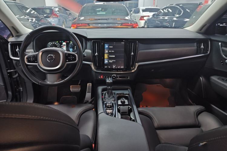 Used Volvo V90 2017 Cross Country T5 AWD Smart Range Edition