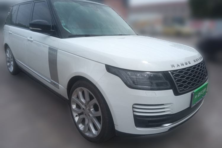 Used Land Rover Range 2022 3.0 L6 400 PS Classic Extended Version Front Right 45 Deg