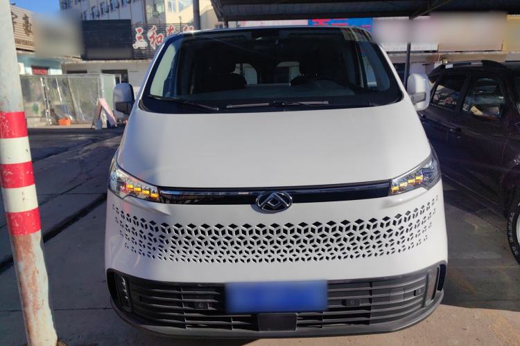 Used SAIC MAXUS Xintu V70 2023 2.0T Elite Edition Automatic Short Wheelbase Low Roof – 5/6 Seats